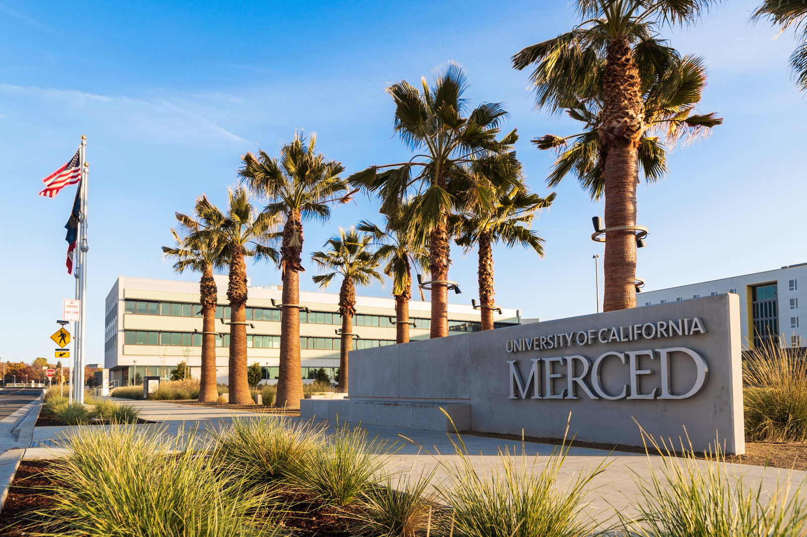 picture of uc merced campus entrance
